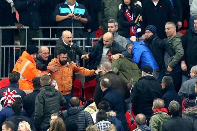 Ξύλο ανάμεσα σε οπαδούς Αγγλία και Σκωτίας (Pics)