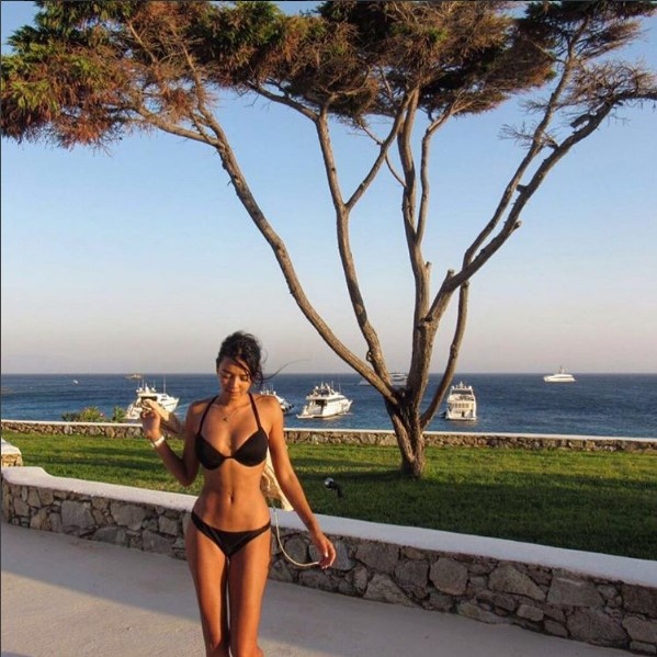 Αυτή είναι η Ελληνίδα με το… κολασμένο Instagram (photos)