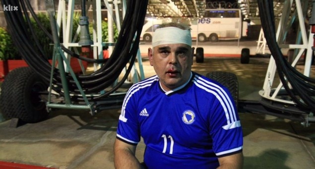 Σοκαριστική εικόνα με τον τραυματία Βόσνιο οπαδό! (photo)