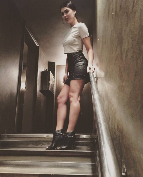 Αυτό είναι το μελαχρινό που ΚΟΛΑΣΕ το «Nick Galis Hall»