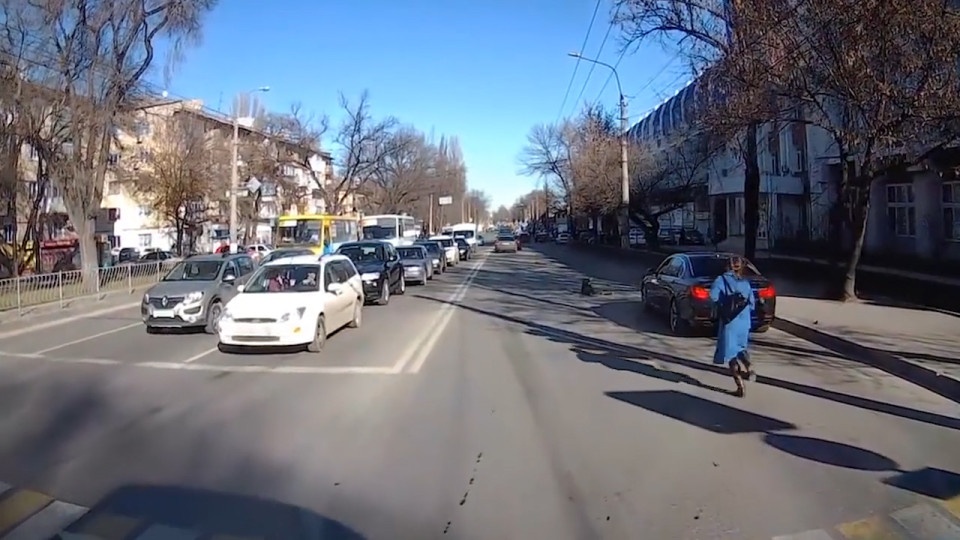 ΣΚΛΗΡΕΣ ΕΙΚΟΝΕΣ! Αυτοκίνητο χτυπά με δύναμη και… εκσφενδονίζει μικρό αγόρι! (photos+video)