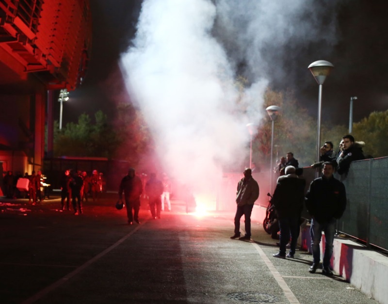 Επεισόδια στο Καυτανζόγλειο: Εισβολή οπαδών και χάος στις κερκίδες! (σοκαριστικές εικόνες)