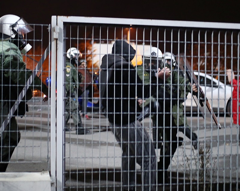 Επεισόδια στο Καυτανζόγλειο: Εισβολή οπαδών και χάος στις κερκίδες! (σοκαριστικές εικόνες)