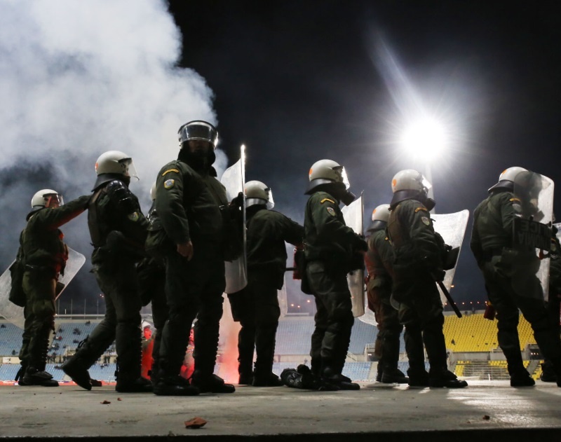 Επεισόδια στο Καυτανζόγλειο: Εισβολή οπαδών και χάος στις κερκίδες! (σοκαριστικές εικόνες)