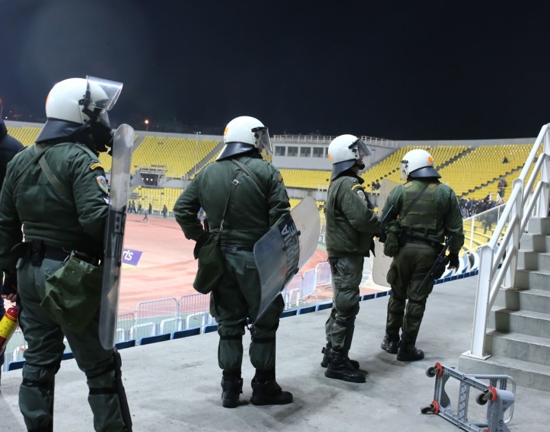 Επεισόδια στο Καυτανζόγλειο: Εισβολή οπαδών και χάος στις κερκίδες! (σοκαριστικές εικόνες)