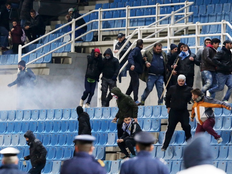 Επεισόδια στο Καυτανζόγλειο: Εισβολή οπαδών και χάος στις κερκίδες! (σοκαριστικές εικόνες)