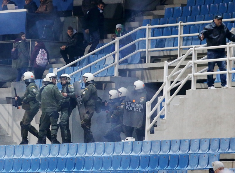 Επεισόδια στο Καυτανζόγλειο: Εισβολή οπαδών και χάος στις κερκίδες! (σοκαριστικές εικόνες)