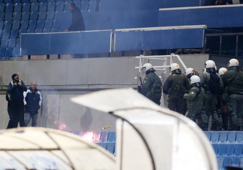 Επεισόδια στο Καυτανζόγλειο: Εισβολή οπαδών και χάος στις κερκίδες! (σοκαριστικές εικόνες)