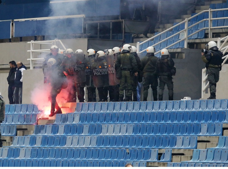 Επεισόδια στο Καυτανζόγλειο: Εισβολή οπαδών και χάος στις κερκίδες! (σοκαριστικές εικόνες)