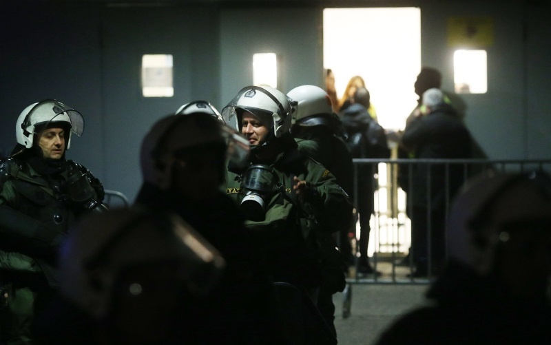 Επεισόδια στο Καυτανζόγλειο: Εισβολή οπαδών και χάος στις κερκίδες! (σοκαριστικές εικόνες)