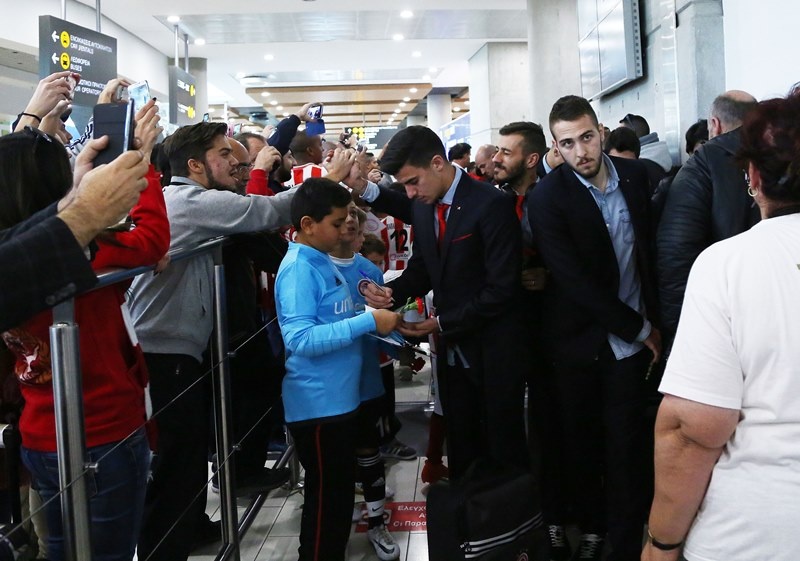 Ολυμπιακός: «Ερυθρόλευκη» αποθέωση στην Κύπρο (photos)