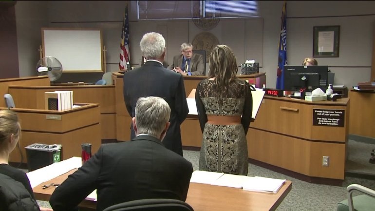 Καθηγήτρια το έκανε με μαθητή της, τη νύχτα που ο άντρας της ήταν στο μπάτσελορ (photos)