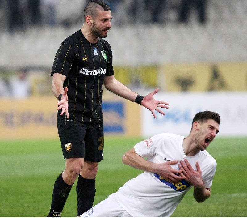 Καρέ-καρέ η κουτουλιά αλά Ζιντάν του Αραβίδη! (photos)