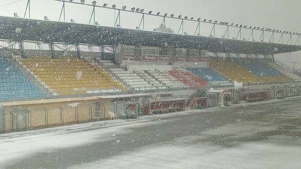 Καλύφθηκε από χιόνι το γήπεδο του Πλατανιά (pics)