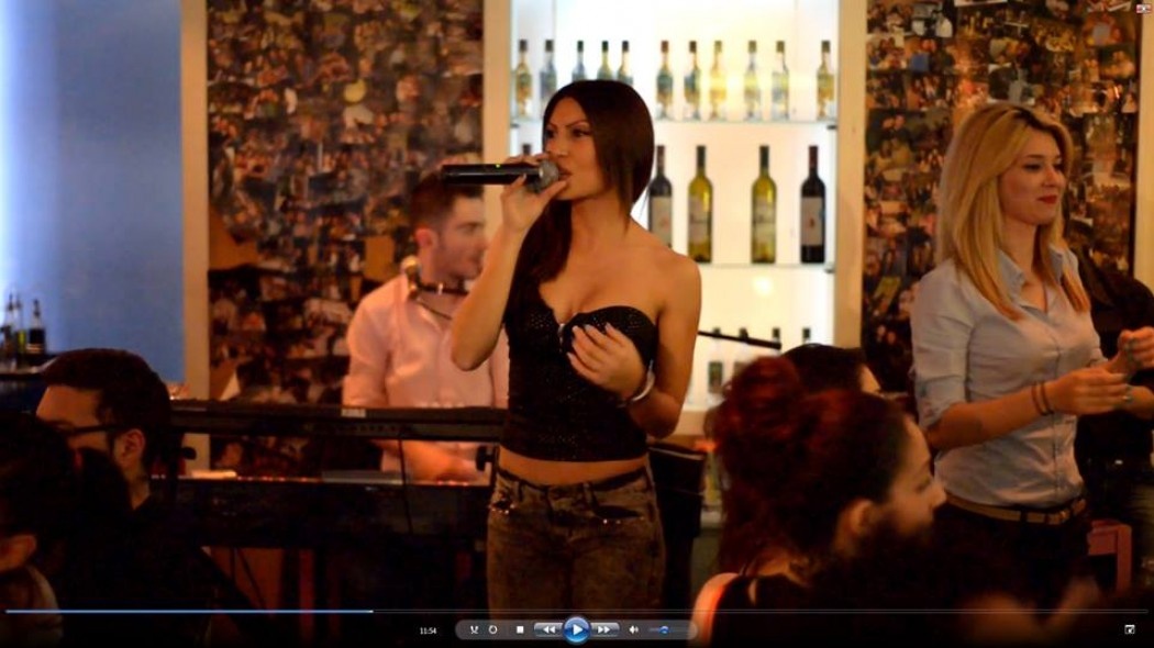 Αυτή την καυτή Ελληνίδα κυκλοφορεί γνωστός ποδοσφαιριστής (photos)