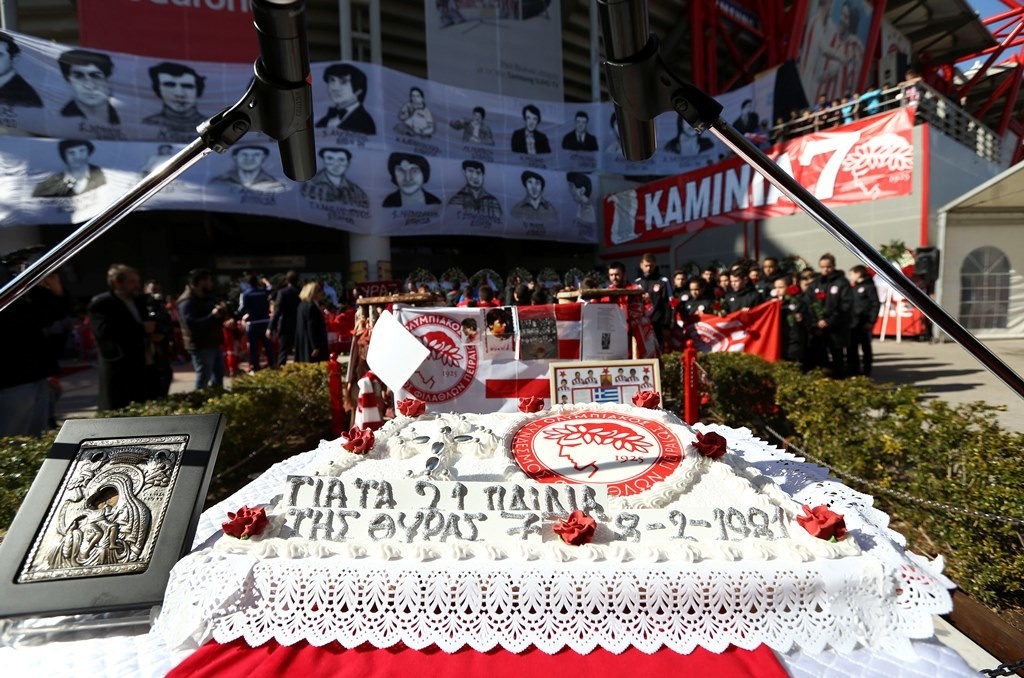 Ο Ολυμπιακός τίμησε τα θύματα της Θύρας 7