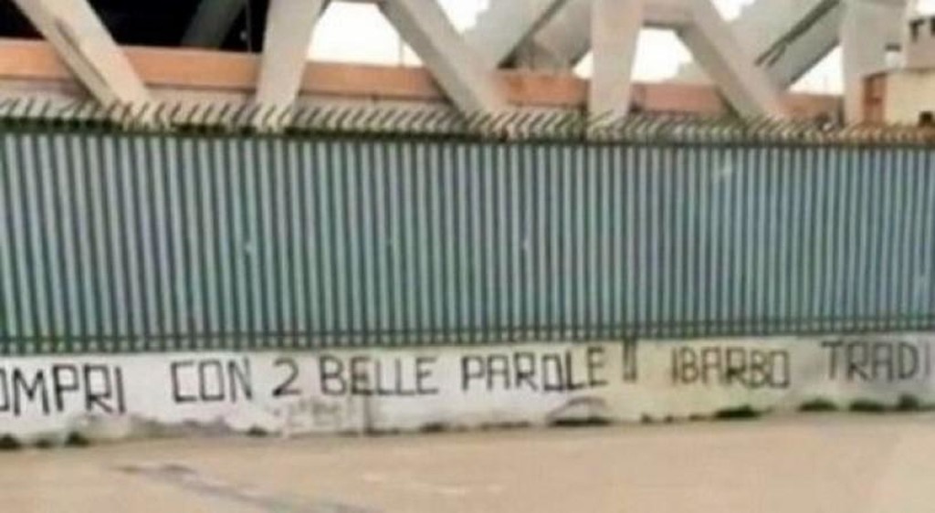 Τα... άκουσε (και τα είδε) ο Ιμπάρμπο από τους οπαδούς της Κάλιαρι
