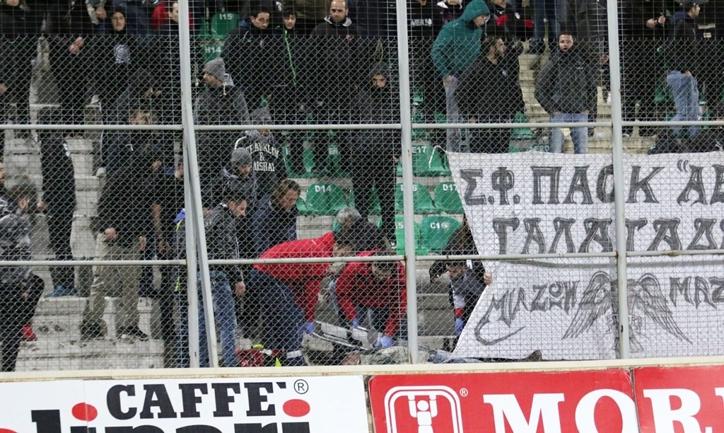 Σοκ στα Πηγάδια, οπαδός του ΠΑΟΚ έπεσε από την κερκίδα