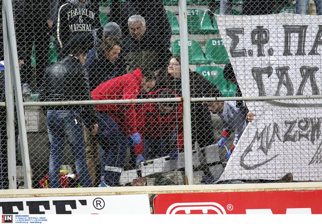 Σοκ στα Πηγάδια, οπαδός του ΠΑΟΚ έπεσε από την κερκίδα