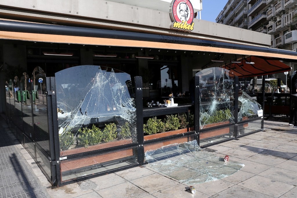 Νέες προκλήσεις από οπαδούς της Σάλκε και ζημιές σε καφετέρια