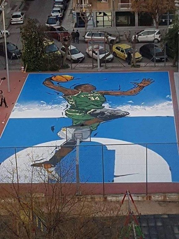 Ο Αντετοκούμπο έγινε γκράφιτι στο γήπεδο του Τρίτωνα