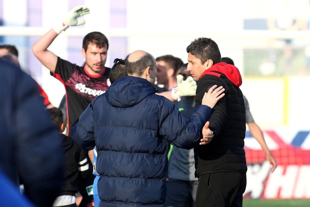 Την «έπεσε» στον Παπαπέτρου ο Λουτσέσκου! (photos)