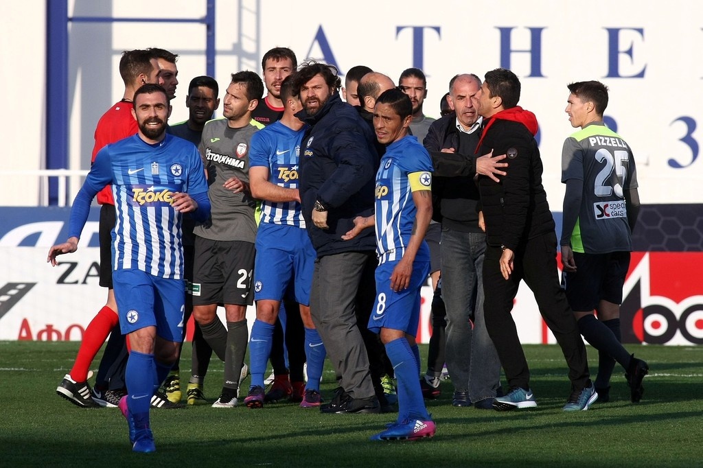 Την «έπεσε» στον Παπαπέτρου ο Λουτσέσκου! (photos)