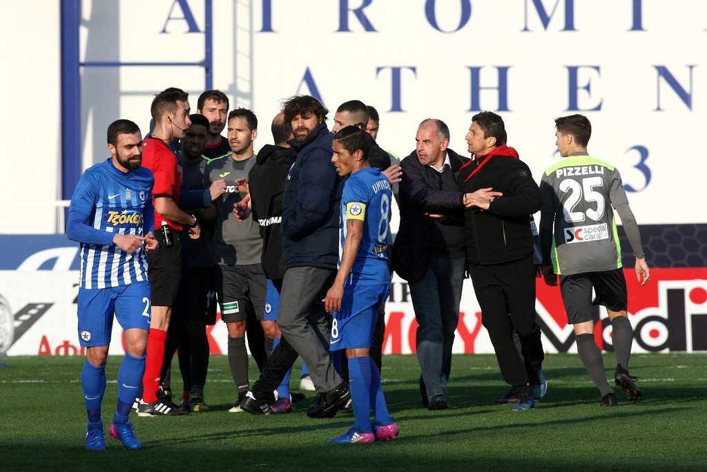 Την «έπεσε» στον Παπαπέτρου ο Λουτσέσκου! (photos)