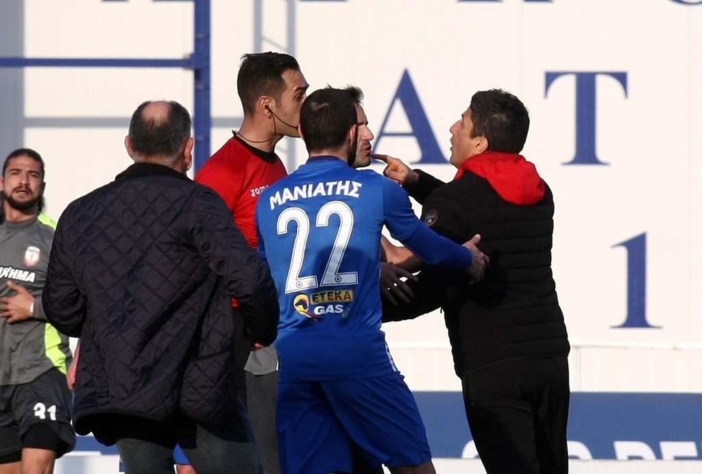 Την «έπεσε» στον Παπαπέτρου ο Λουτσέσκου! (photos)