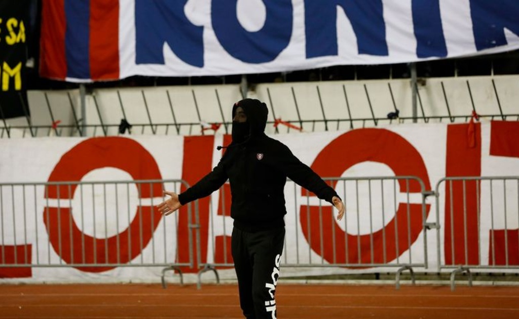 Κροάτης χούλιγκαν «τρέχει» τον διαιτητή του Χάιντουκ - Ριέκα