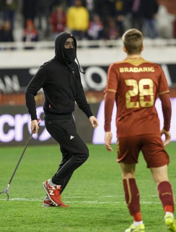 Κροάτης χούλιγκαν «τρέχει» τον διαιτητή του Χάιντουκ - Ριέκα