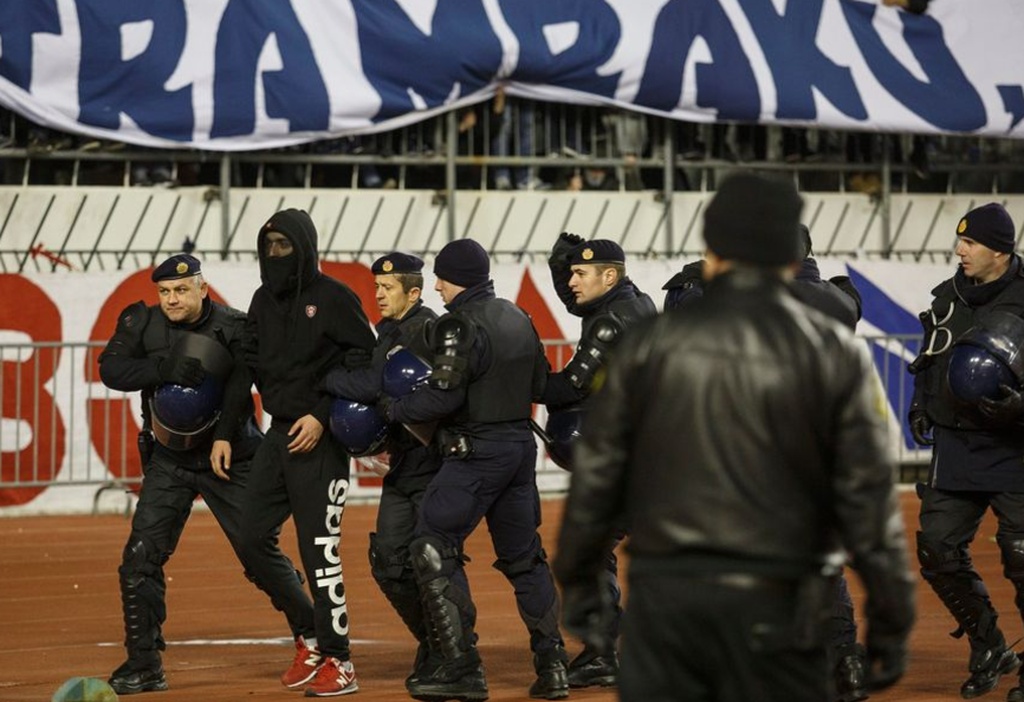 Κροάτης χούλιγκαν «τρέχει» τον διαιτητή του Χάιντουκ - Ριέκα