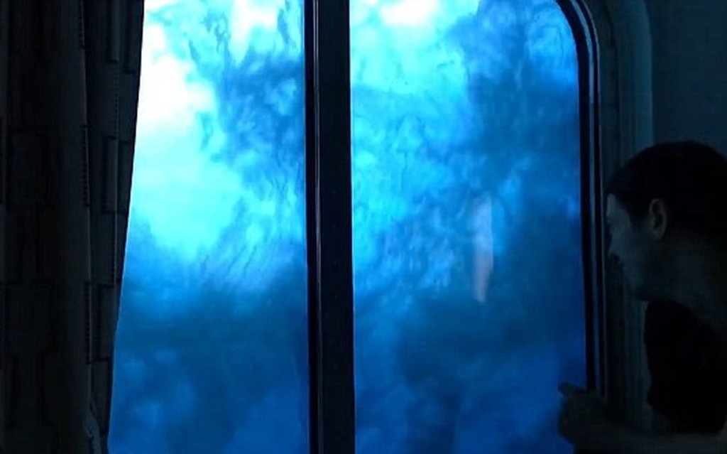 Συγκλονιστικό βίντεο: Τεράστια κύματα «καταπίνουν» κρουαζιερόπλοιο στον Ατλαντικό