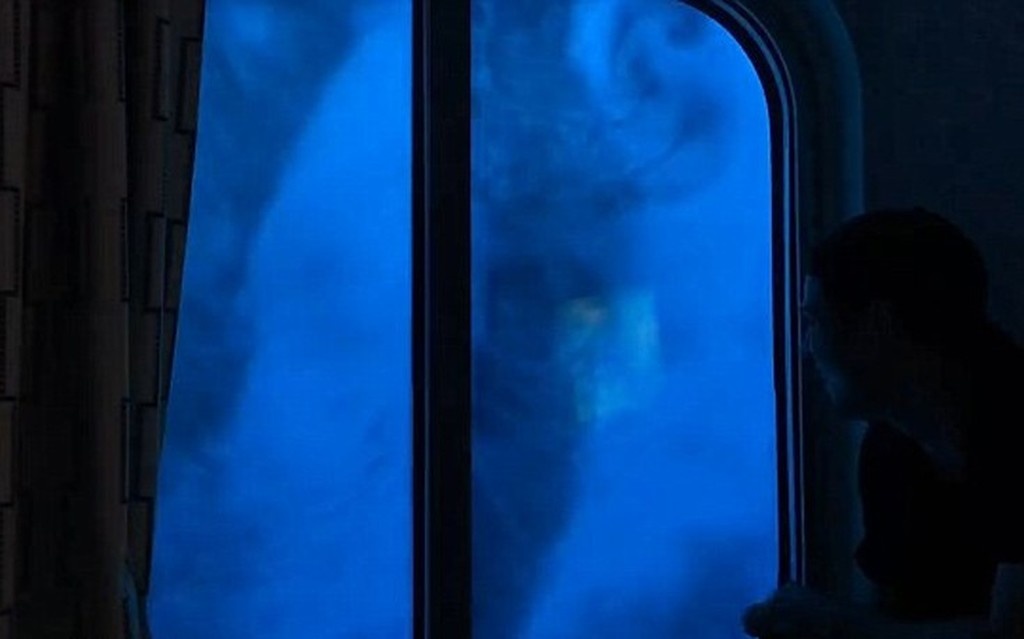 Συγκλονιστικό βίντεο: Τεράστια κύματα «καταπίνουν» κρουαζιερόπλοιο στον Ατλαντικό