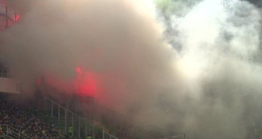 Κόλαση στο Ιταλία-Αλβανία και διακοπή!