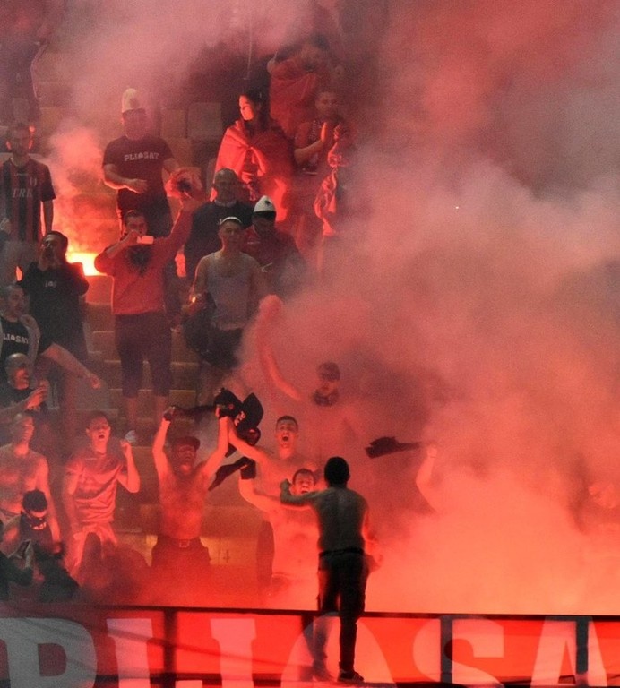 Κόλαση στο Ιταλία-Αλβανία και διακοπή!