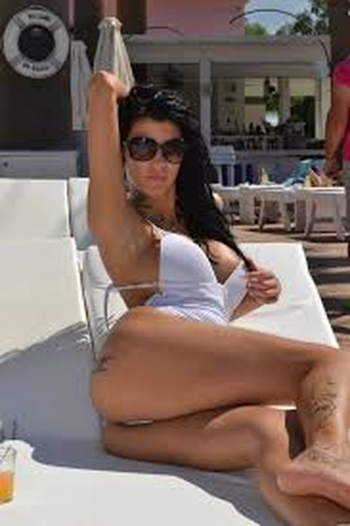 Πρώην πορνοστάρ και νυν τραγουδίστρια μπαίνει στο Survivor για να το... αναστατώσει!