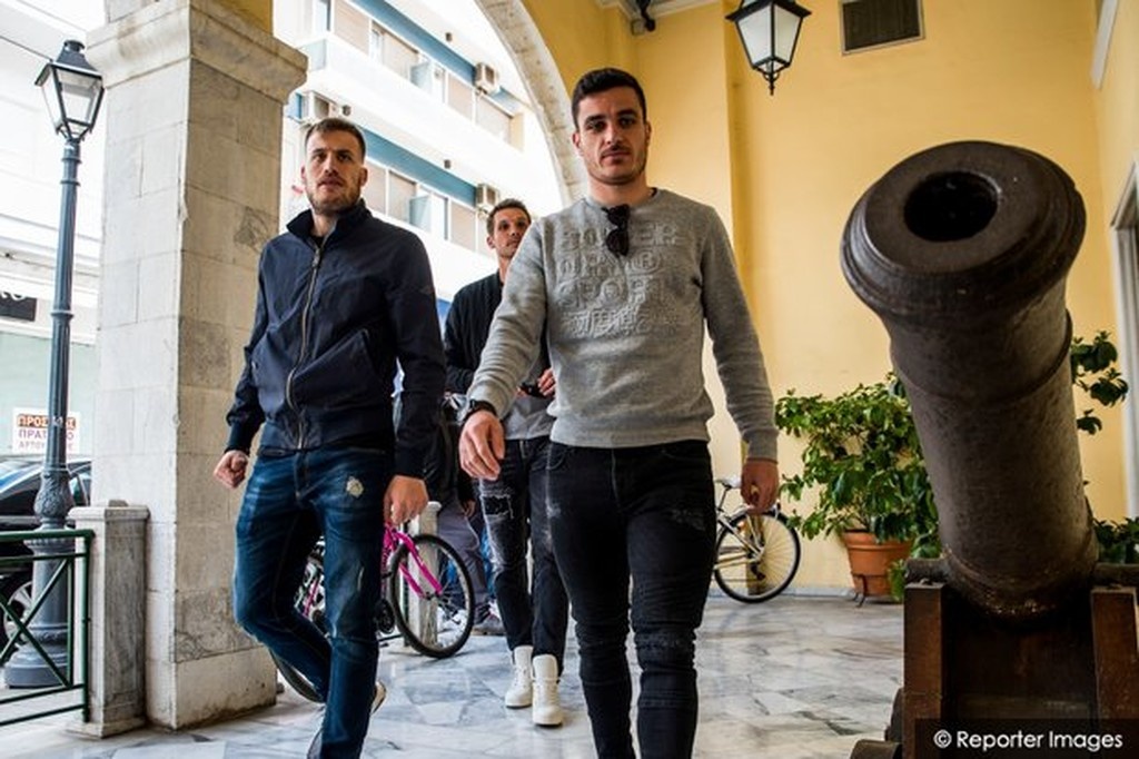 «Μάχη» παραμονής και επίσκεψη με… νόημα (photos)