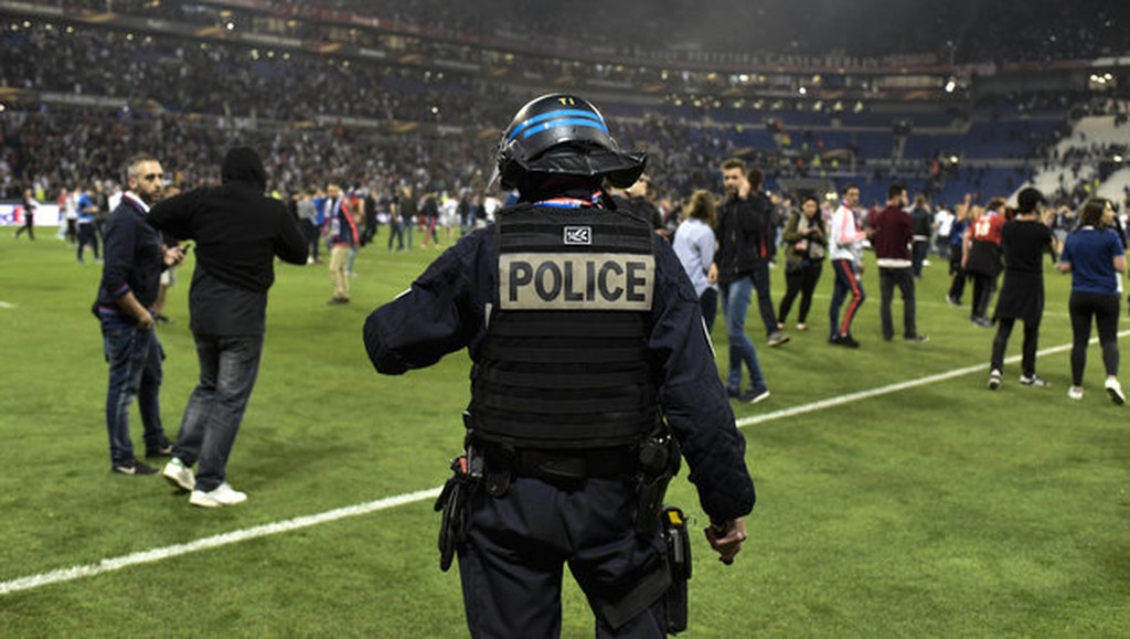 Europa League: Σοκάρουν οι εικόνες από τα επεισόδια στο Λιόν - Μπεσίκτας