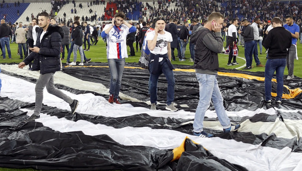 Europa League: Σοκάρουν οι εικόνες από τα επεισόδια στο Λιόν - Μπεσίκτας