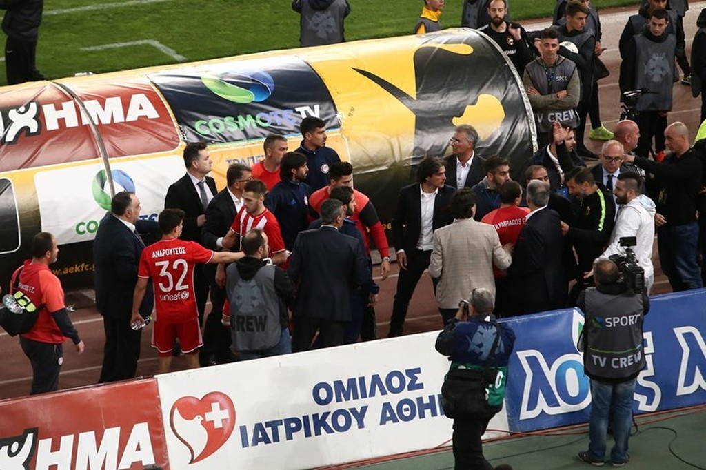 ΑΕΚ-Ολυμπιακός: Καρέ-καρέ οι εντάσεις του ΟΑΚΑ!