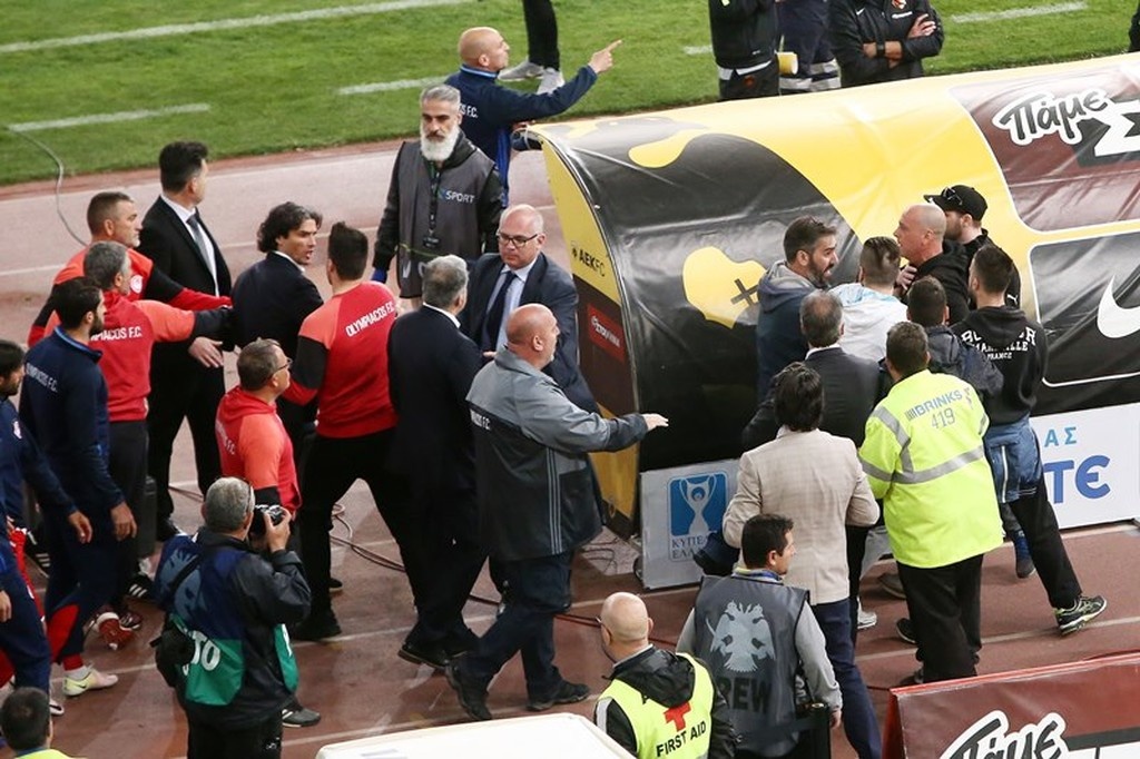 ΑΕΚ-Ολυμπιακός: Καρέ-καρέ οι εντάσεις του ΟΑΚΑ!