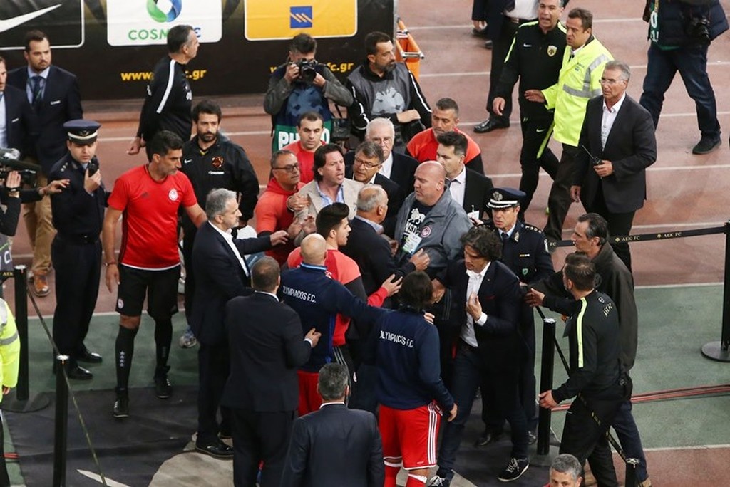 ΑΕΚ-Ολυμπιακός: Καρέ-καρέ οι εντάσεις του ΟΑΚΑ!