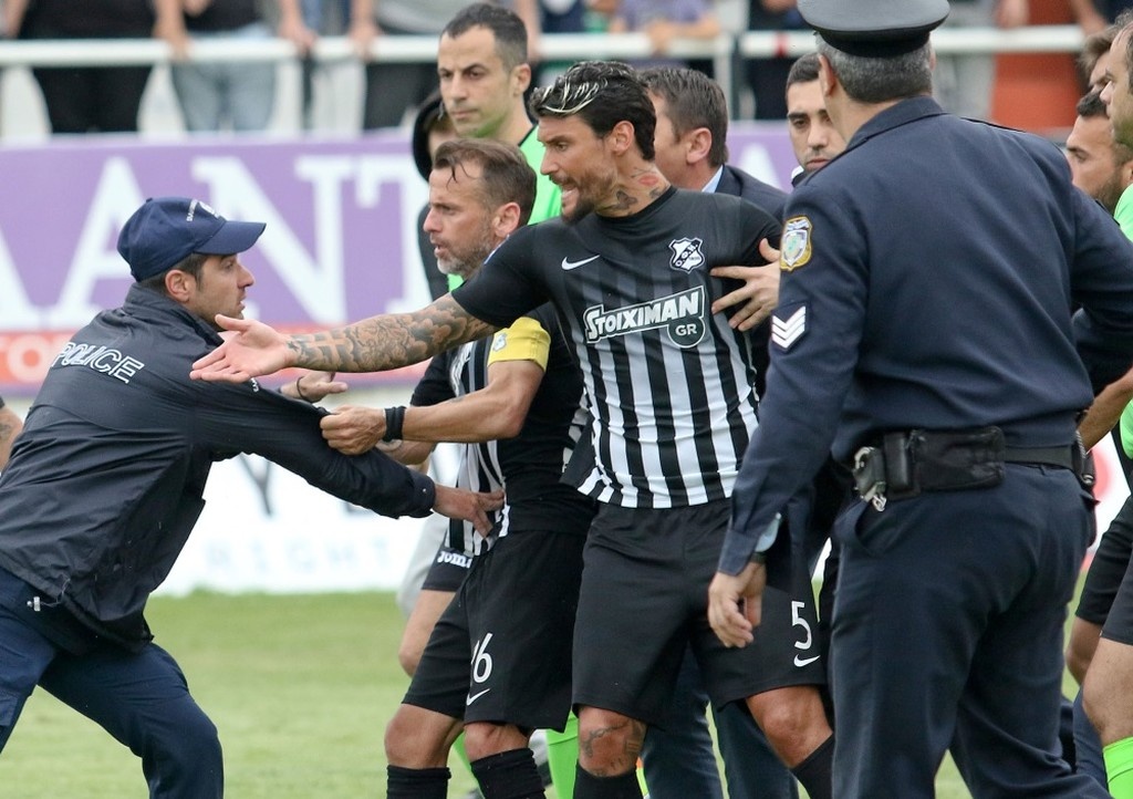 Καρέ-καρέ τα επεισόδια στο ΟΦΗ-Απόλλων Σμύρνης