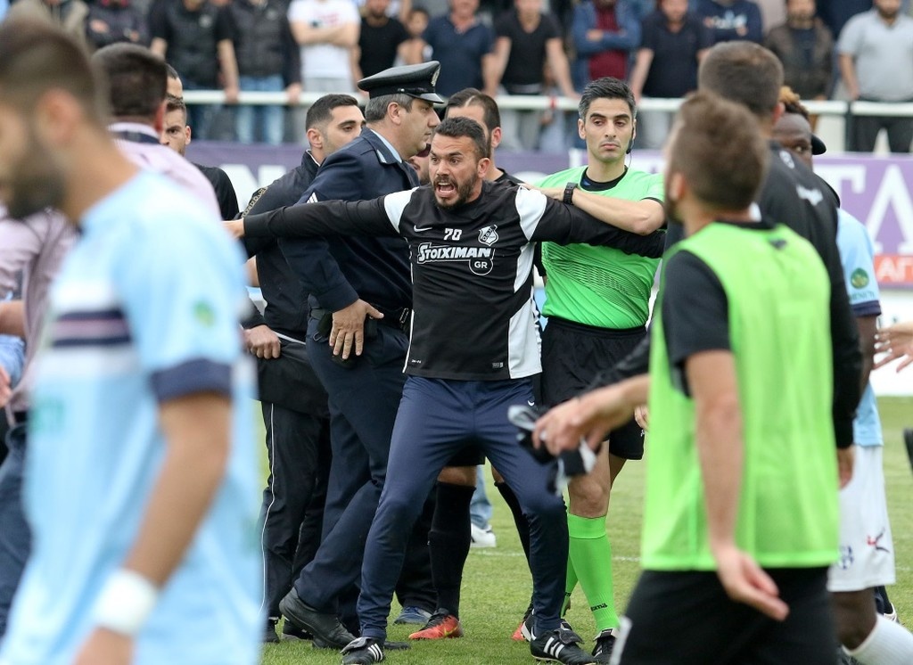 Καρέ-καρέ τα επεισόδια στο ΟΦΗ-Απόλλων Σμύρνης