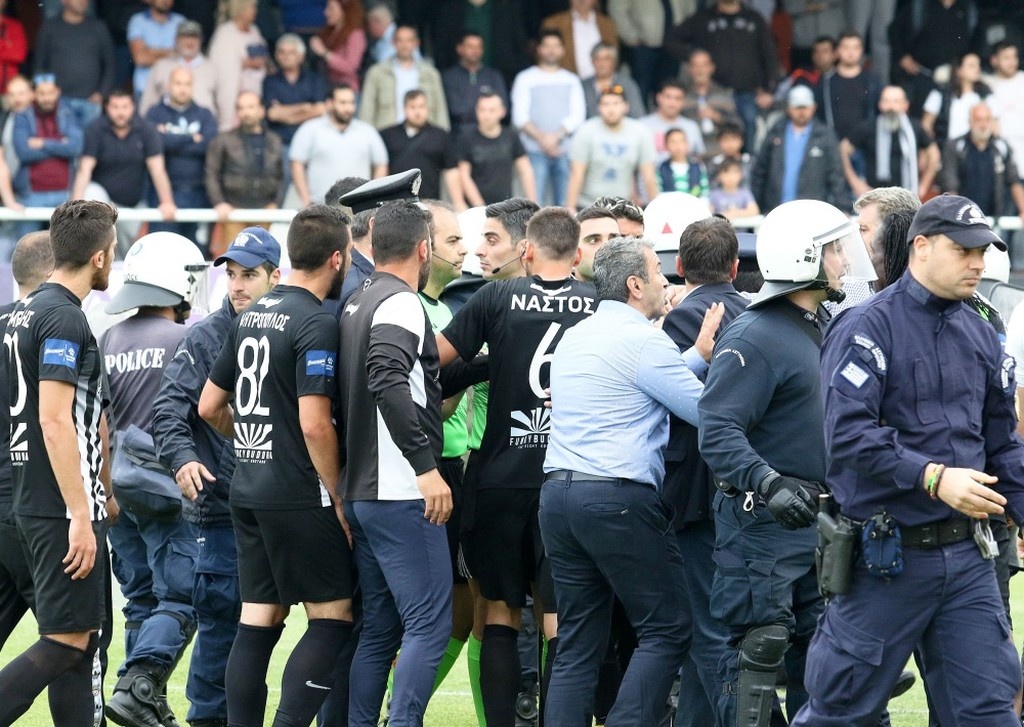 Καρέ-καρέ τα επεισόδια στο ΟΦΗ-Απόλλων Σμύρνης