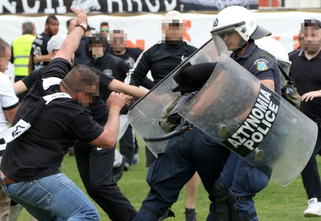 Καρέ-καρέ τα επεισόδια στο ΟΦΗ-Απόλλων Σμύρνης