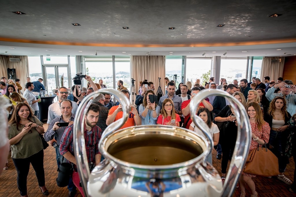 Στην Ελλάδα αποκλειστικά από τη Heineken® το τρόπαιο του UEFA Champions League