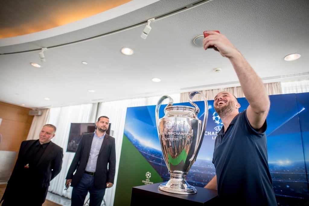 Στην Ελλάδα αποκλειστικά από τη Heineken® το τρόπαιο του UEFA Champions League