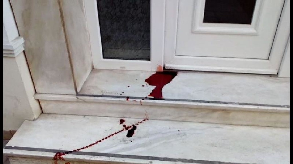 ΠΑΟΚ-ΑΕΚ: Αιματηρή συμπλοκή οπαδών στο Βόλο (σοκαριστικές εικόνες)